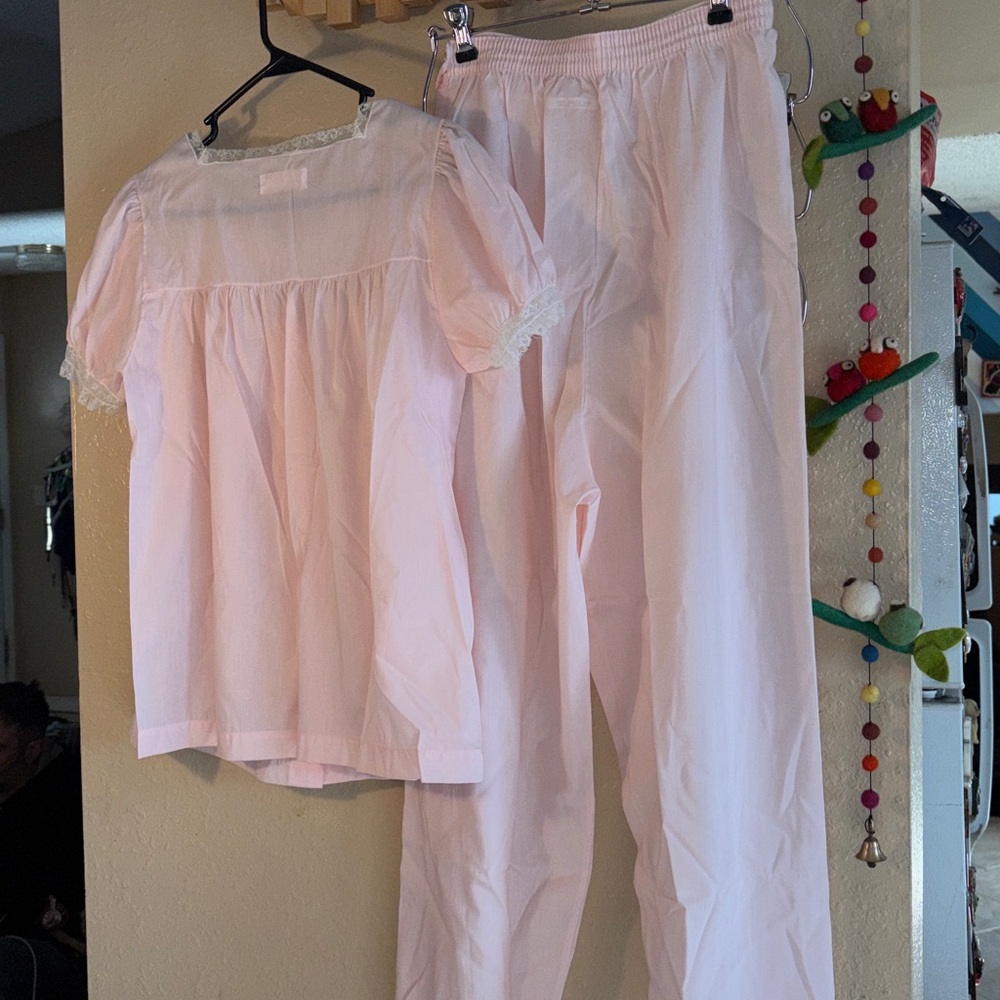 VINTAGE BARBIZON PAJAMA SET. light pink, short sleeve balloon sleeve lace with e - Picture 10 of 11